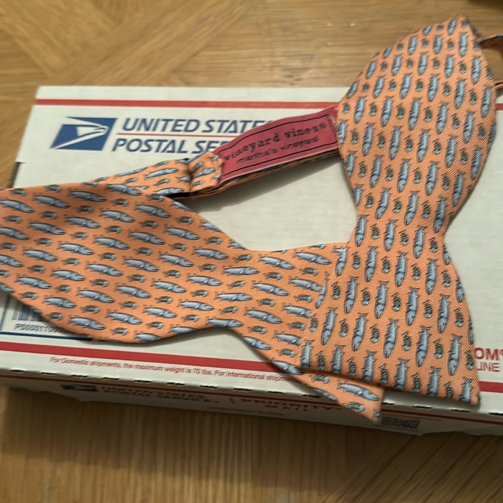 Vineyard Vines Bow tie.  Never Worn